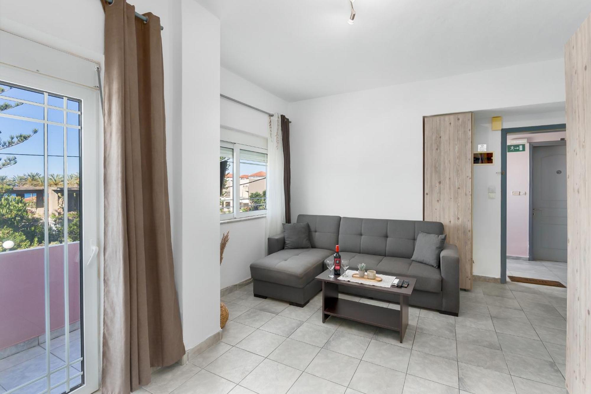 Nikos Apartments Agia Marina  Екстер'єр фото