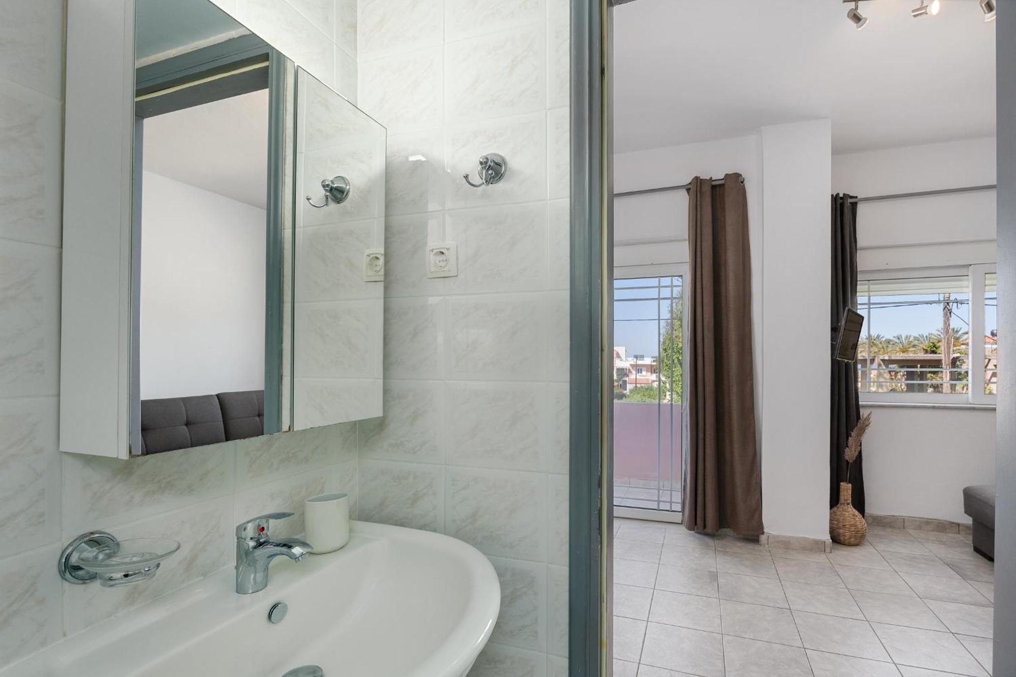 Nikos Apartments Agia Marina  Екстер'єр фото