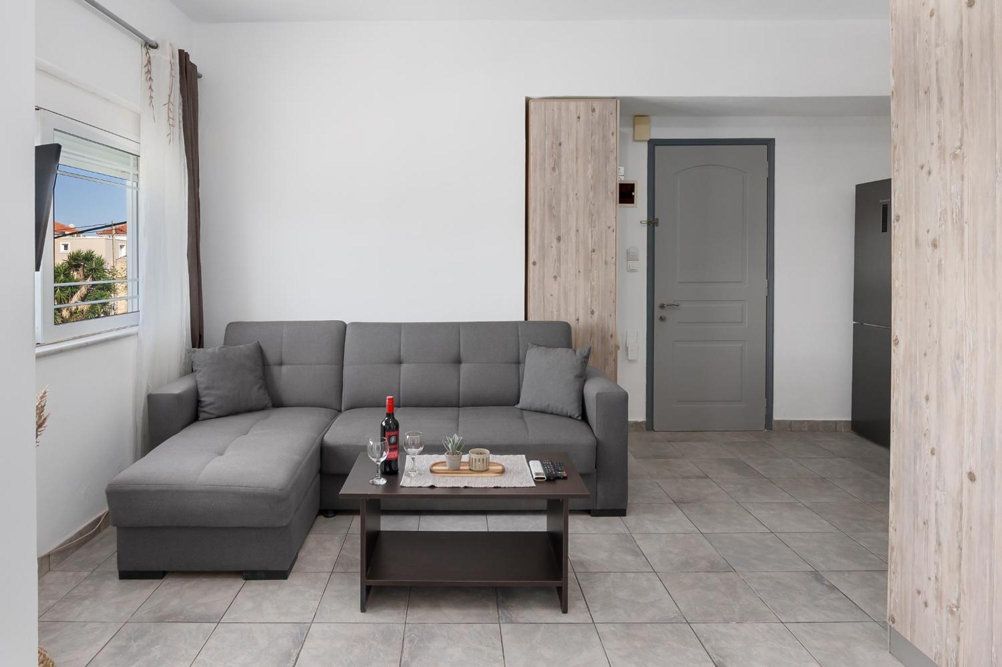 Nikos Apartments Agia Marina  Екстер'єр фото