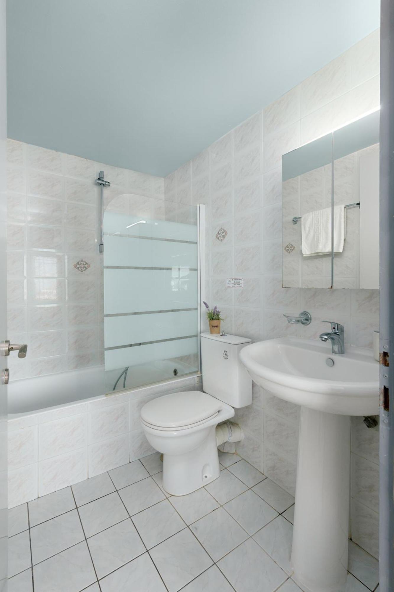 Nikos Apartments Agia Marina  Екстер'єр фото