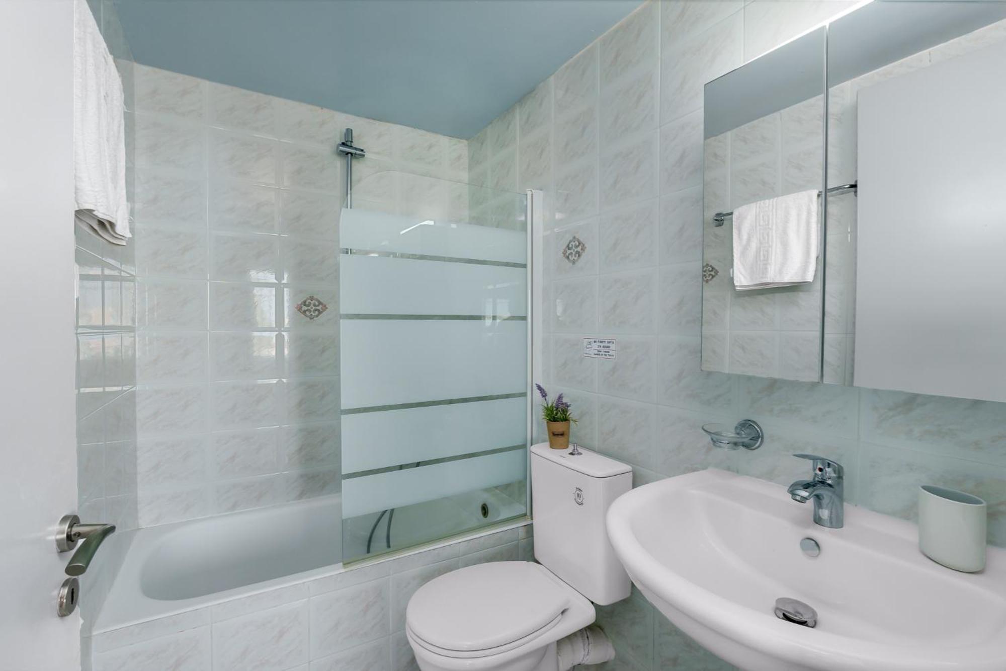 Nikos Apartments Agia Marina  Екстер'єр фото